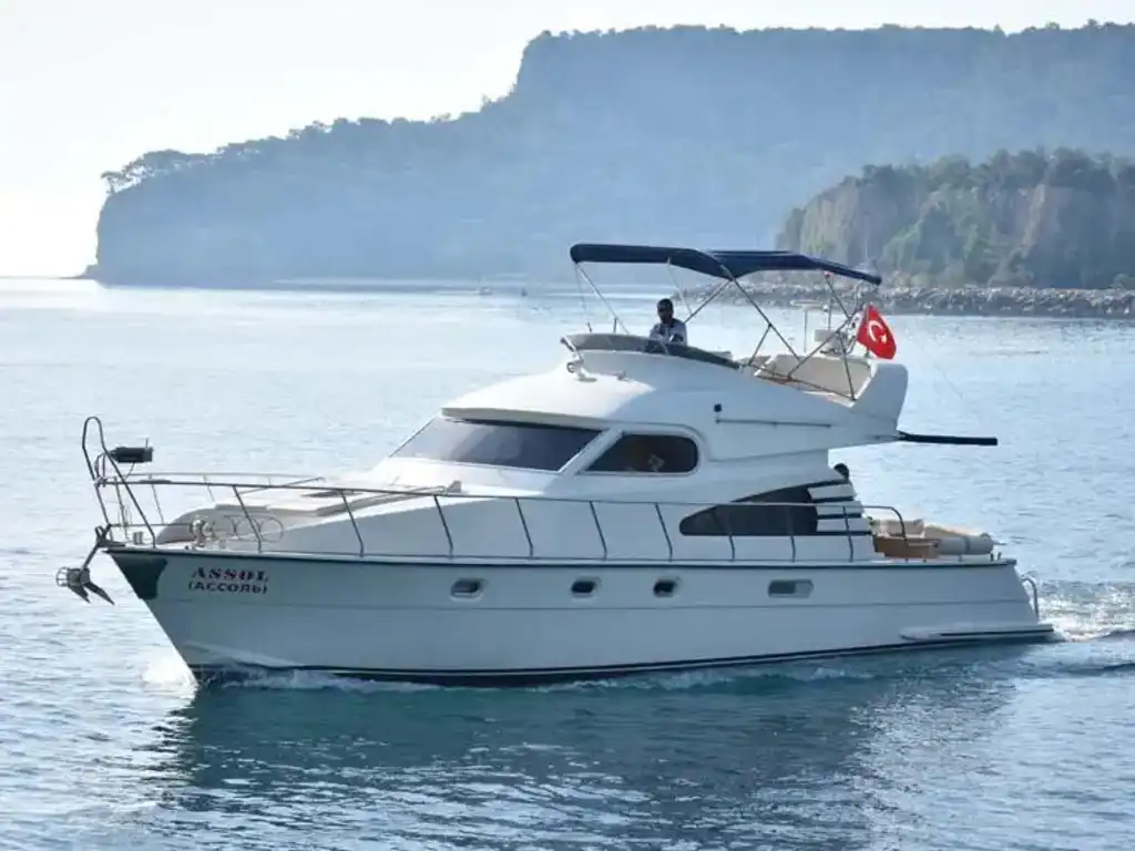 YACHT ASSOL